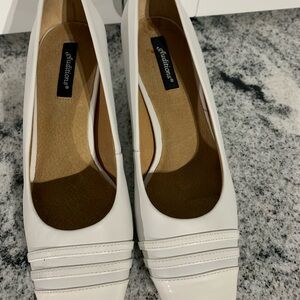 Auditions Women’s Cream Low Heel Square Toe Pumps Size 7